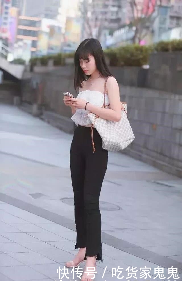  『美女』清新时尚给人清爽利落的感觉，行走间显满满的时尚活力气息