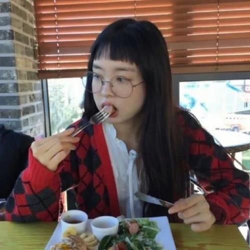  『修饰效果』黑榜前列的这五款发型，过时还显脸大，没有选择的女生很幸运