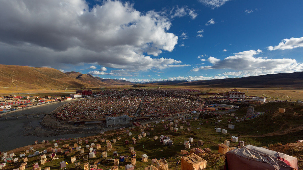 国内最大的尼姑庵，里面有2万名尼姑，而且就在四川的白玉县