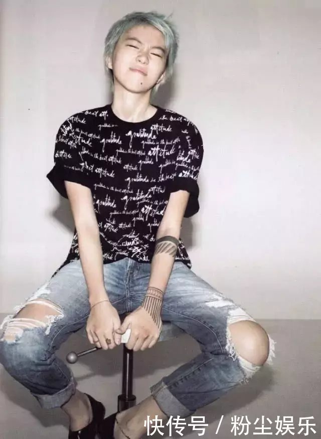 窦靖童现身，这是背了50斤行李？网友：让王菲帮你请个助理吧！