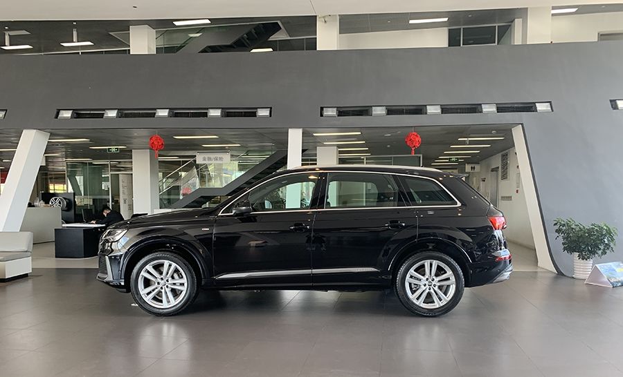 『Q7』三款车型 69.98-99.88万元 新款奥迪Q7价格公布