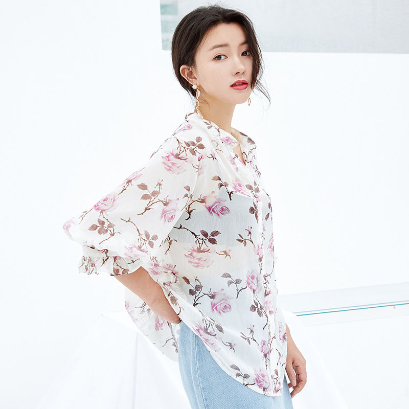 嫂子也太敢穿了，立秋后还穿这“透视装”，惹得邻居争相效仿