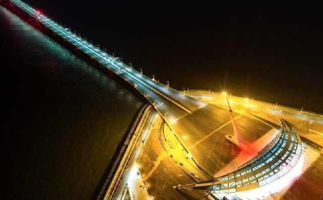 为啥港珠澳大桥有一段沉海底?这问题曾让迪拜吃亏，我国机智避免