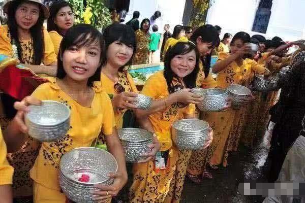 此国效仿越南，取消对中国的免签，如今却乞求中国原谅帮帮我们