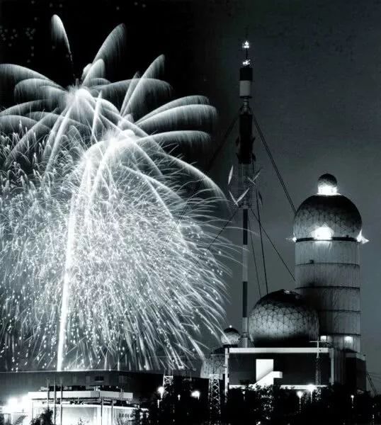 美国强行征用一游乐场所建无线电间谍中心，被遗弃后成艺术家乐园