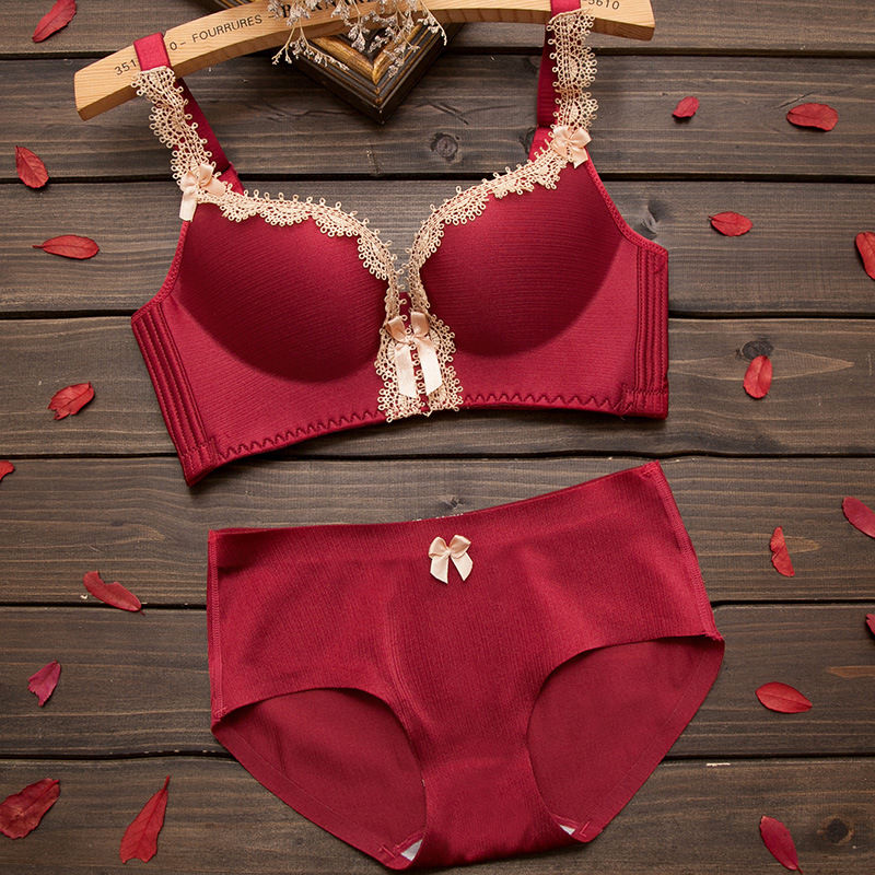 调整型聚龙文胸套装，增加胸部丰满，展现性感胸部线条