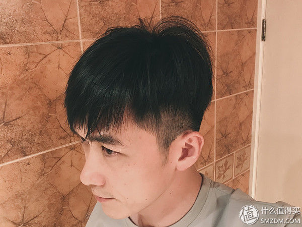 纸上得来终觉浅，人丑就该自己剪 篇四:头发长度太尴尬?定型产品