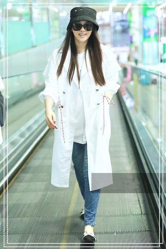 伊能静真能装!49岁穿19岁小姑娘衣服,网友直呼:完全换了一个人