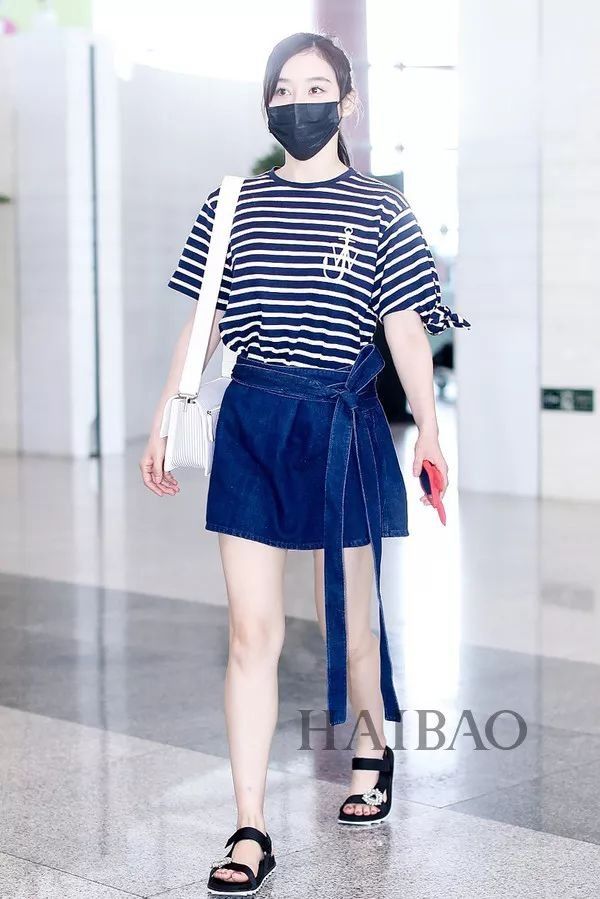 好看| 周冬雨的少女感全来自这条裙子?A字裙还有减龄显瘦的效果!