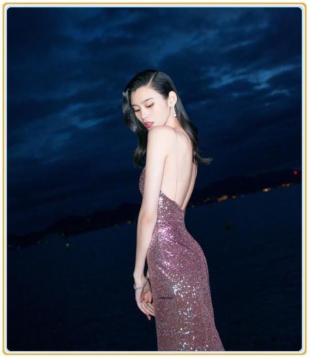 本以为奚梦瑶穿粉色亮片裙身材炸裂，可看到昆凌这效果，我沉默了