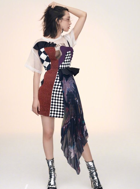 白百何也豁出去了，高难度的高跟鞋都能穿，网友:佩服，已收藏!