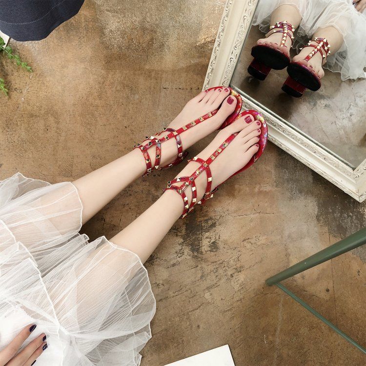 哪个缺德鬼设计的女凉鞋,这也太好看了、选一双清凉舒适过一夏