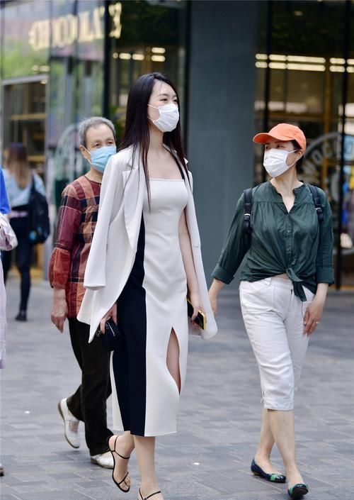  #出优雅的感#潮流速递，连衣裙选择长款还是短款？修身还是宽松？看一下时尚姑娘如何穿搭