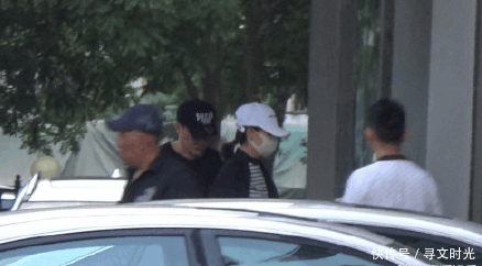 赵丽颖冯绍峰: 荒唐的不是恋情曝光, 而是怀孕三个月都敢编!