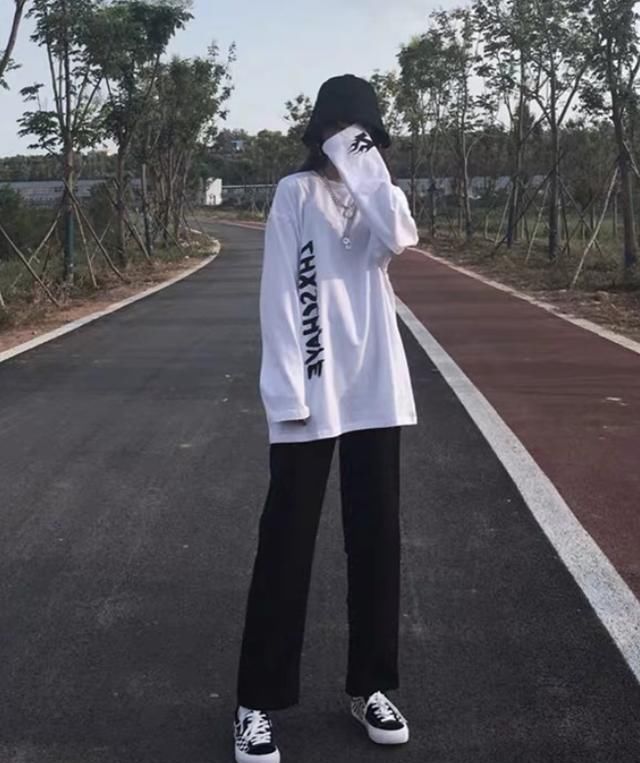  冬天：冬天要怎么穿才能显腿长？学大表姐刘雯的日常穿搭，秒变大长腿