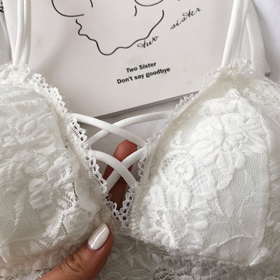 女人到了50岁，就该穿这些文胸，下面女人怎么穿，一个比一个美