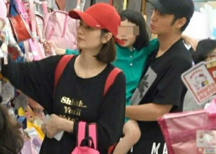 经纪人风波后夫妻首次合体，手挽手恩爱如初恋，网友：这才是最有