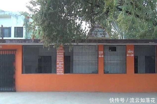 实在太尴尬 印度新建厕所被误认为是寺庙 信徒对其虔诚祷告超一年