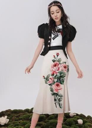 迪丽热巴在高跟鞋里穿冬袜，尬到窒息，确定不是一个假人？