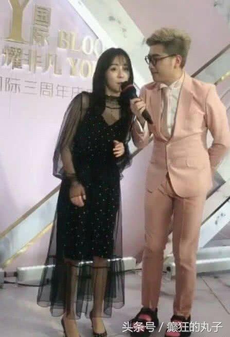 抖音一姐莉哥爆美照，逆天大长腿却成了最大亮点，网友：P的吧