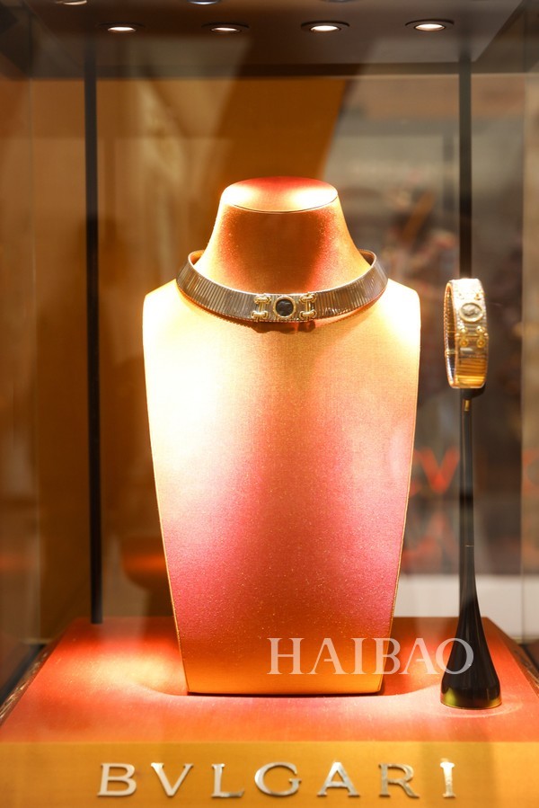 宝格丽 (Bulgari) LVCEA Tubogas光环腕表展