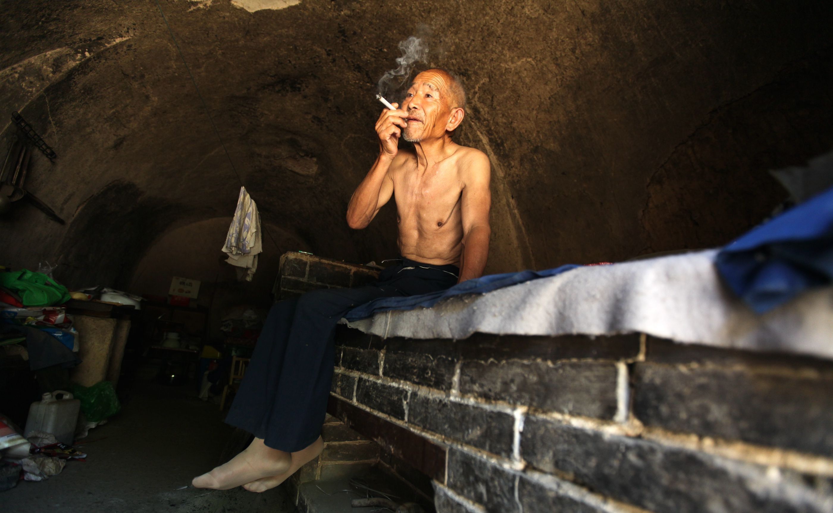 40多度高温天，实拍山西农村地坑院里人们的真实生活状态