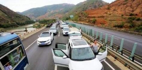  「快车道」交通部门出手了，司机：高速再也不怕堵了