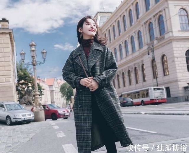  『主流』发现：焦糖色早过时，现主流森系大衣+赫本裙，保暖清新巨减龄