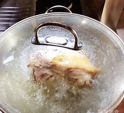 「外婆」外婆的祖传秘方—土豆蒸蹄膀