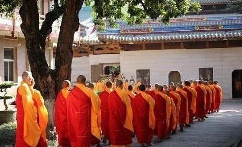 和尚常说的“南无阿弥陀佛”到底是啥意思呢？翻译后令人肃然生敬