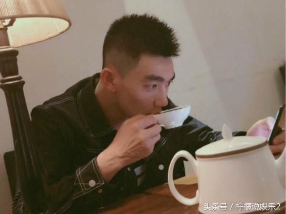 张馨予婚礼接亲图曝光?工作人员2个字揭露真相，网友:唯有祝福