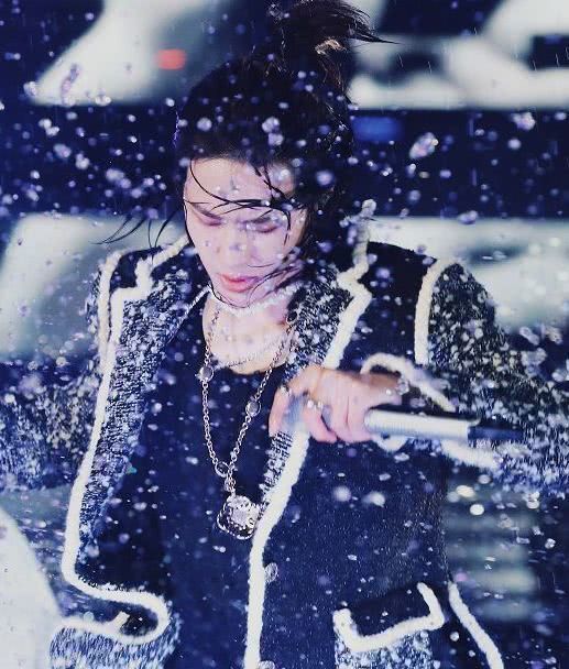  [跳舞]都说王一博跳舞很帅,镜头拉近后,才看出他跳舞时的真实状态