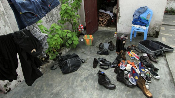 直击刚果金的“伪富少”，白天炫耀时尚装扮，晚上住贫民窟