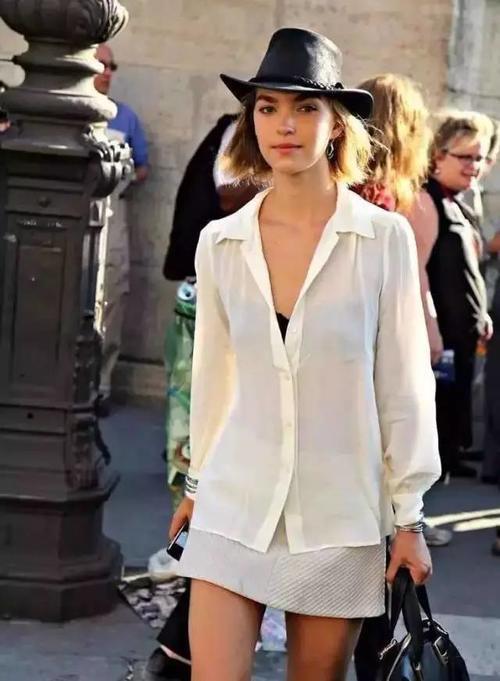 夏天那些很透的衣服，到底怎么穿出去啊？