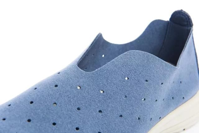 长大了，我也想偷穿妈妈的鞋……