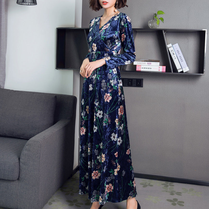 天呐，“金丝绒”秋裙终于等到了，比旗袍更显瘦，高贵奢华