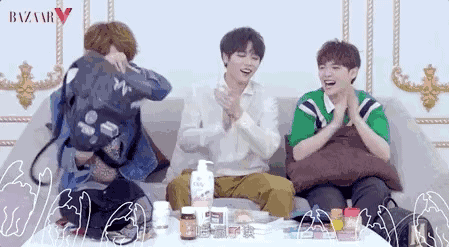 揭秘|一线时尚大刊编辑们上班用的包包里都装了什么?