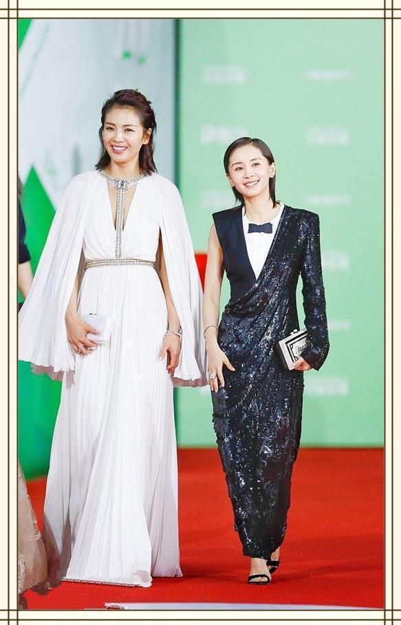 当35岁黄圣依和40岁刘涛同穿深V裙，才发现性感与优雅差距有多大