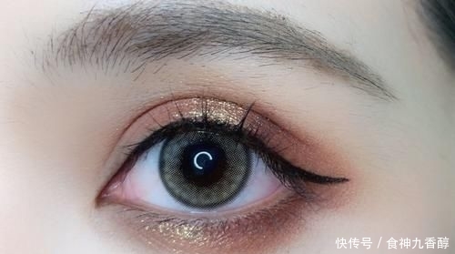  「粉底」这5个新手化妆误区，90%的人都犯过！难怪你的妆容越画越丑！
