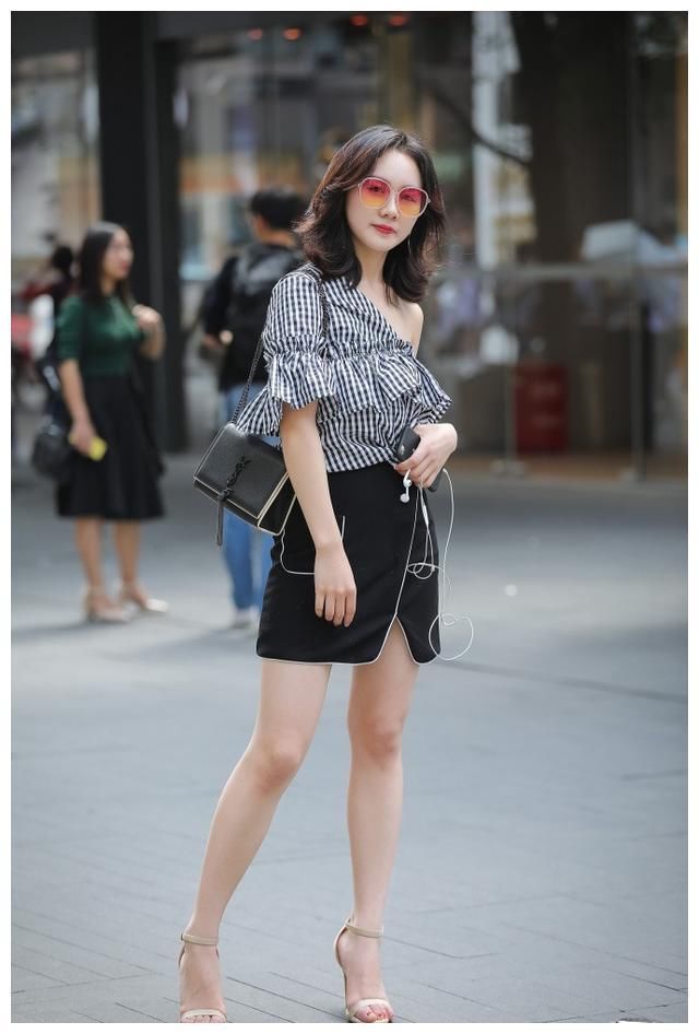 街拍:图1凹凸有致，图3韵味十足，图8高挑靓丽美女