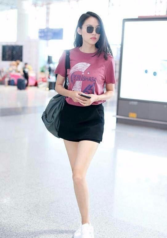 看了张梓琳这条腿简直要怀疑人生了！网友：这确定是生过孩子的？