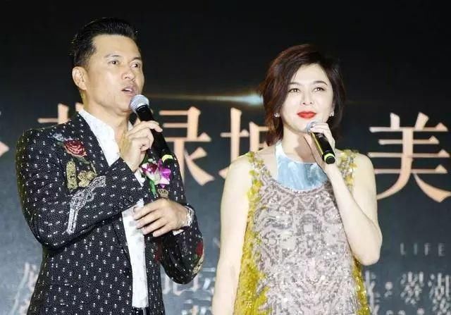 56岁关之琳的老年装扮，值得大家学习，肚兜很时髦！