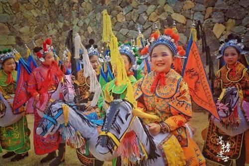 浙江这个古村落有家博物馆，保存着不同年代的“契书”，充满神秘