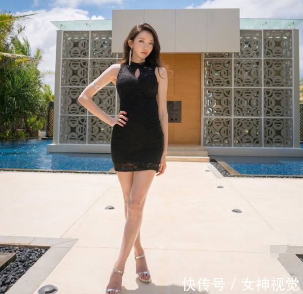 优雅华丽的紧身裙美女，展现曼妙姿态，散发出成熟味道！