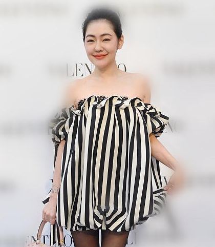 当小S与钟丽缇同穿抹胸裙，网友：终于知道丰腴和肥胖的差距了！