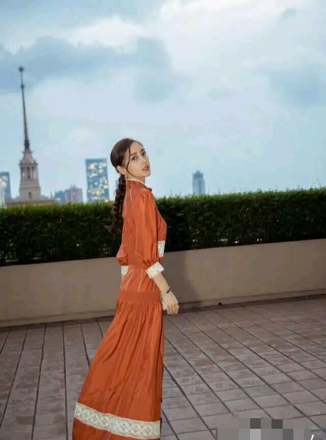 当赵丽颖撞衫Angelababy, 谁丑谁美差距一目了然!