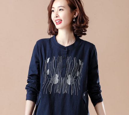 太美了!老婆穿这“嫩秋衫+萝卜裤”，超减龄!美得甩瘦子三条街