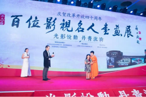  粉丝■李湘晒女儿近照，10岁王诗龄瘦尖下巴，但我却被盘子吸引了