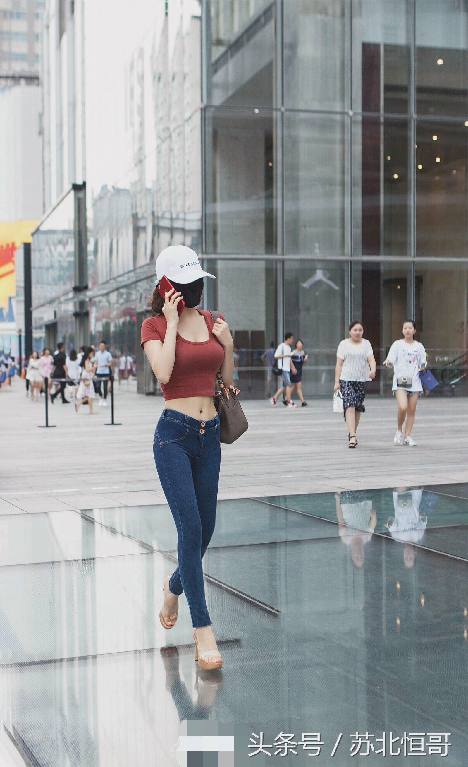 美女穿搭小心机，不经意成为路人眼中的女神!