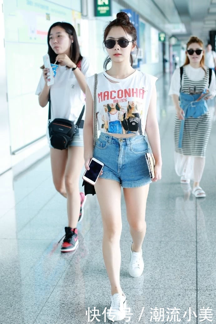 谭松韵身穿白T配牛仔，竟被说“肥”网友：你告诉我哪里肥了？